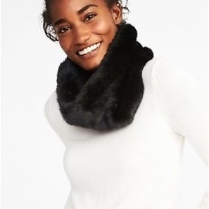❄️Black Faux Fur Infinity Scarf ❄️ NWT